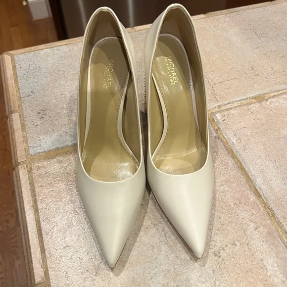 Michael Kors Maxine Cream Heels with Gold Block Heel - Picture 4 of 5